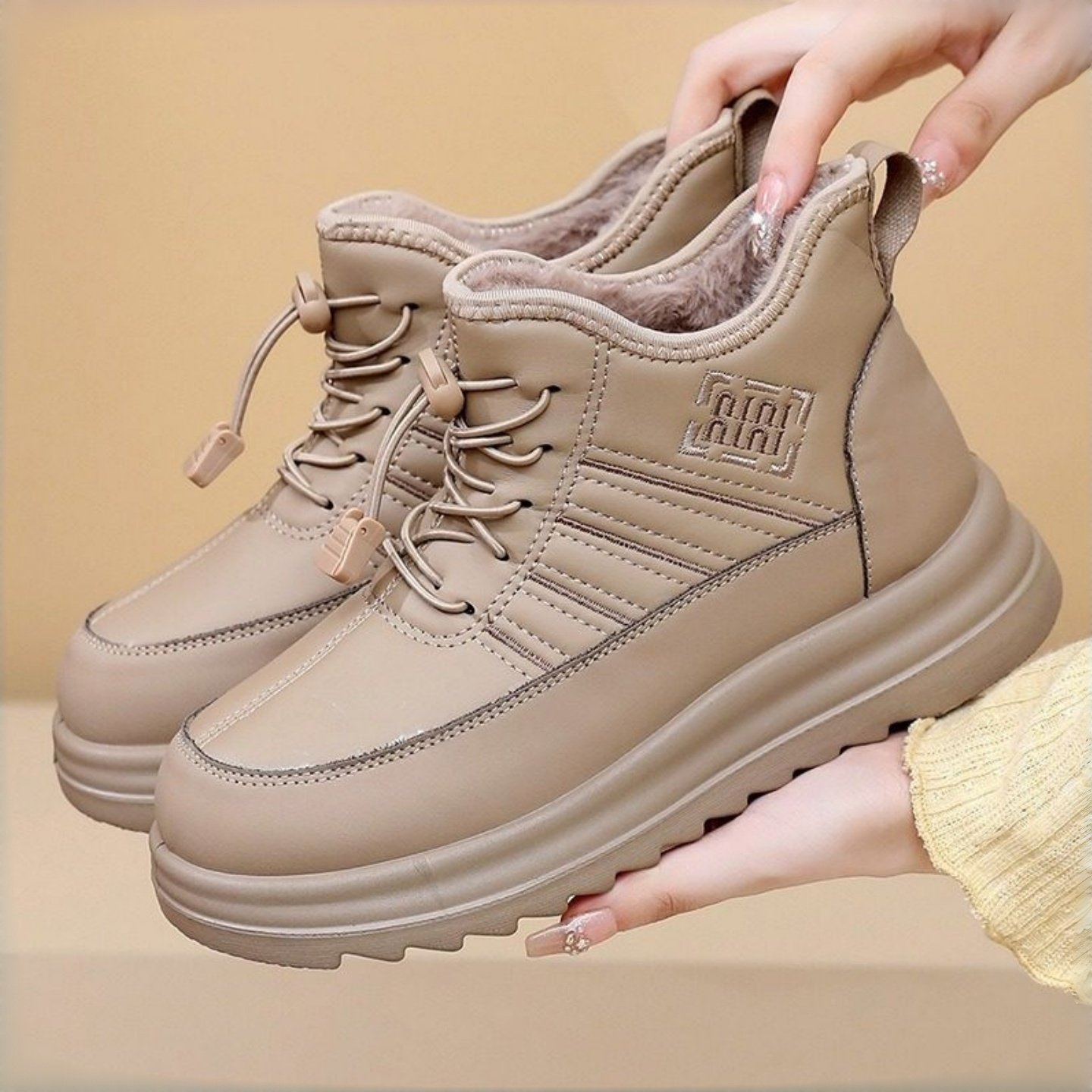 冬季新款女棉鞋加绒加厚抗寒不累脚防滑棉靴老北京一脚蹬妈妈鞋子