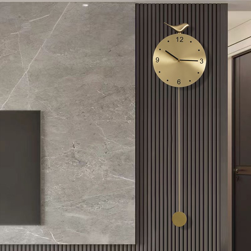 北欧创意新款黄铜摇摆挂钟静音家用现代简约钟表格栅装饰挂墙时钟