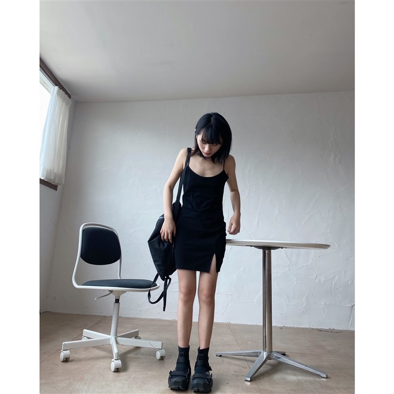 拖延症 / 侧开叉超A修身吊带裙 巨显瘦的内搭吊带小黑裙