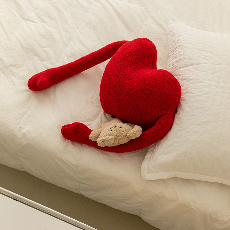 爱心抱枕羊毛卷抱抱公仔沙发卧室靠枕靠垫节日商场活动结婚礼物