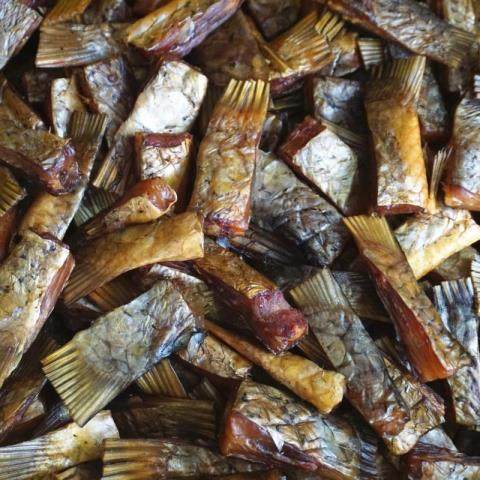熏鱼腊鱼尾巴湖南特产柴火烟熏腊鱼尾巴农家自制烟熏腊鱼尾