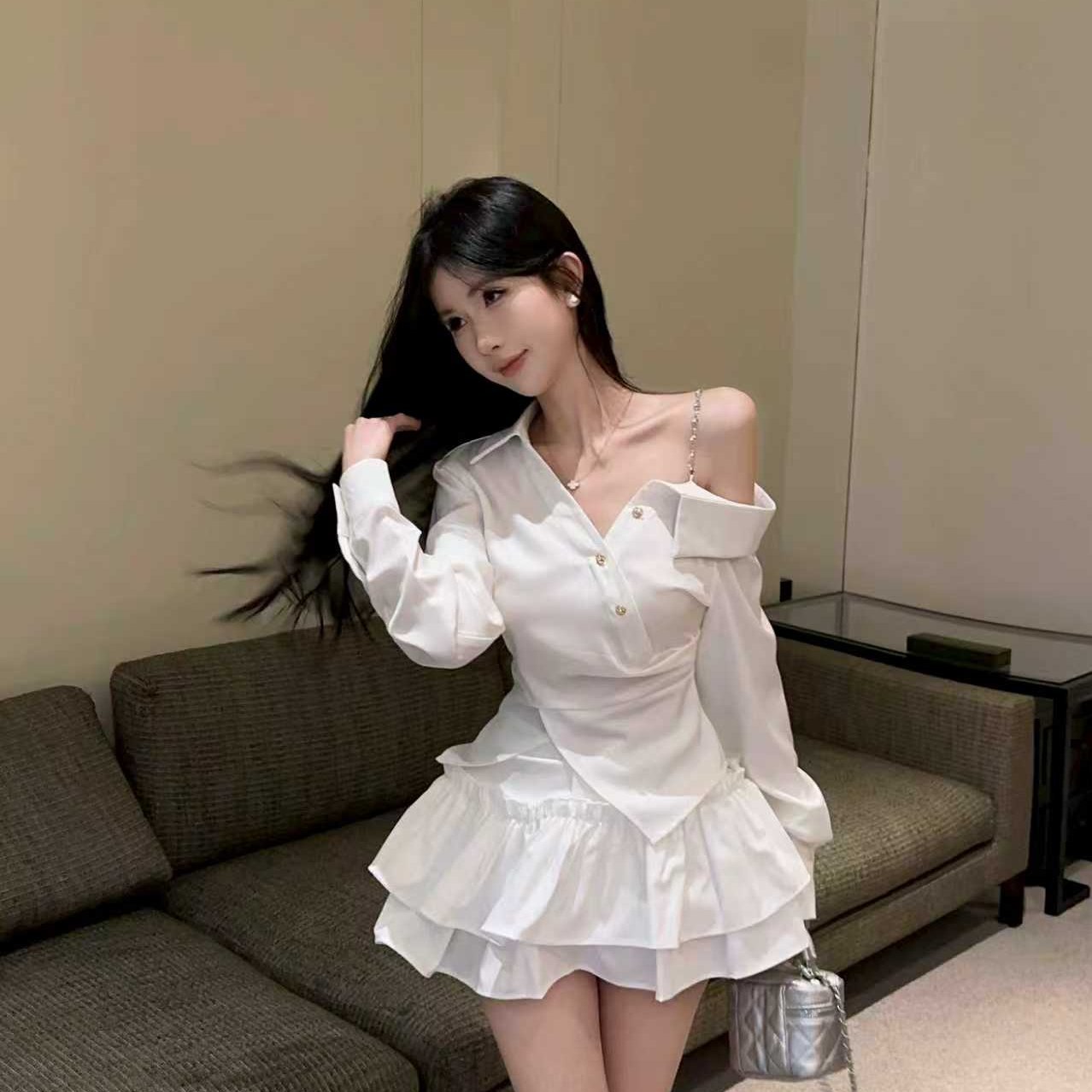 纯欲名媛斜肩长袖衬衫女设计感不规则收腰修身露肩上衣早秋季