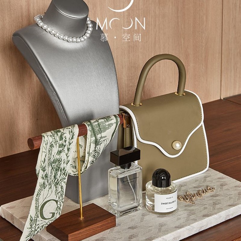 MOON慕空间轻奢样板房展厅衣帽间女士梳妆台香水软装饰品摆件道具
