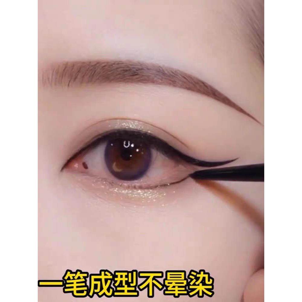 推荐持久防水眼线笔，不容易弄脏，不容易卸妆。液体眼线笔是超细