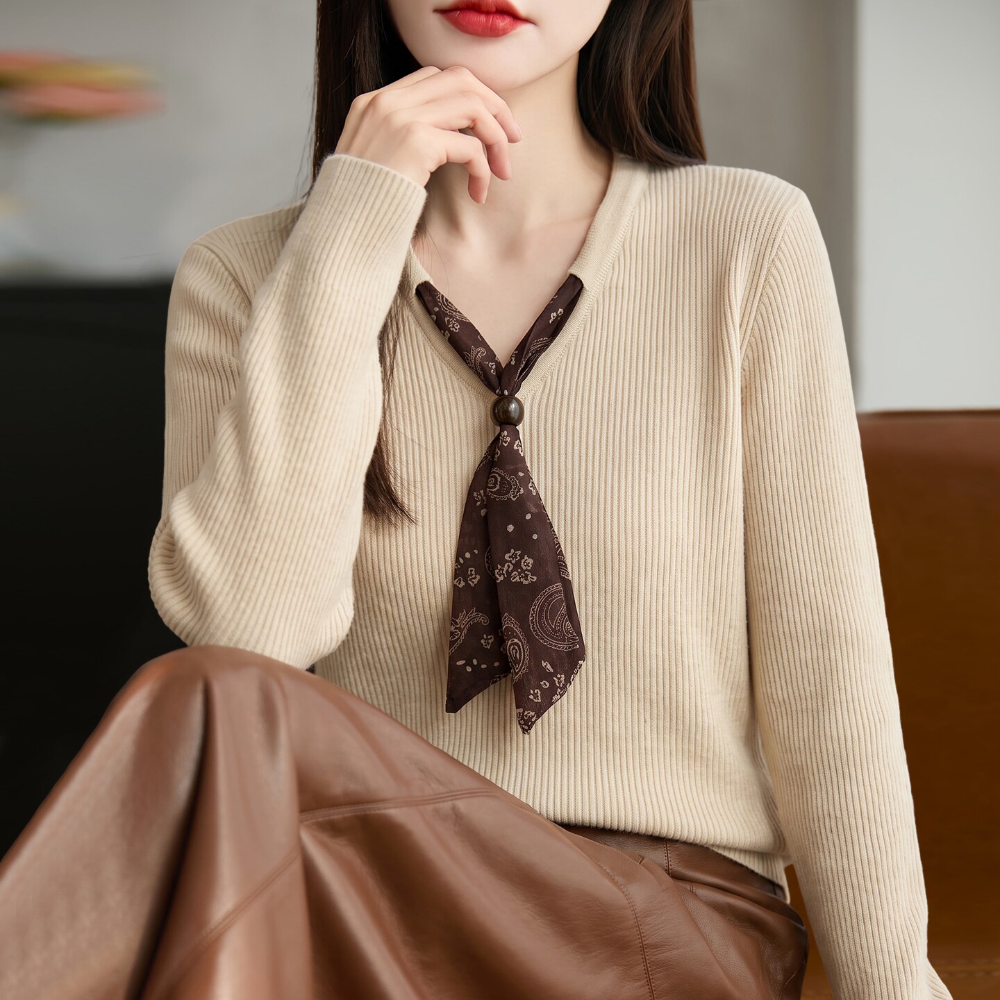2026新款V领丝巾秋季大码针织打底衫女洋气中老年女装上衣毛衣