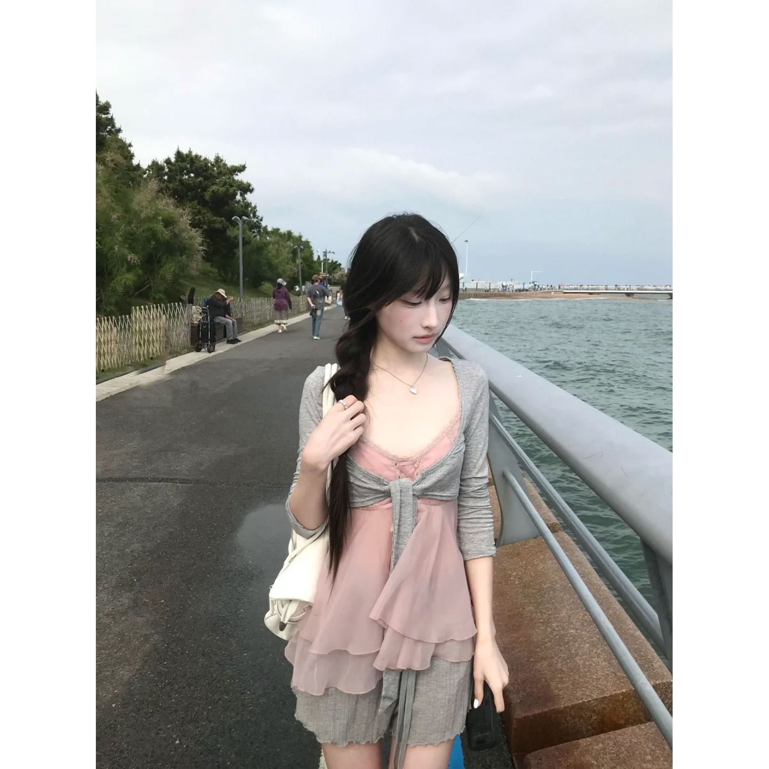 松弛甜调 韩系灰色系带开衫+粉色绑带内搭+灰色短裤女夏季三件套