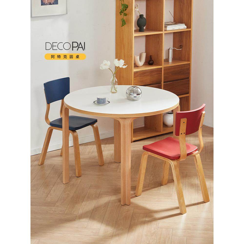圆桌家庭小公寓餐厅实木现代简单白色餐桌北欧客厅餐桌和椅子的组