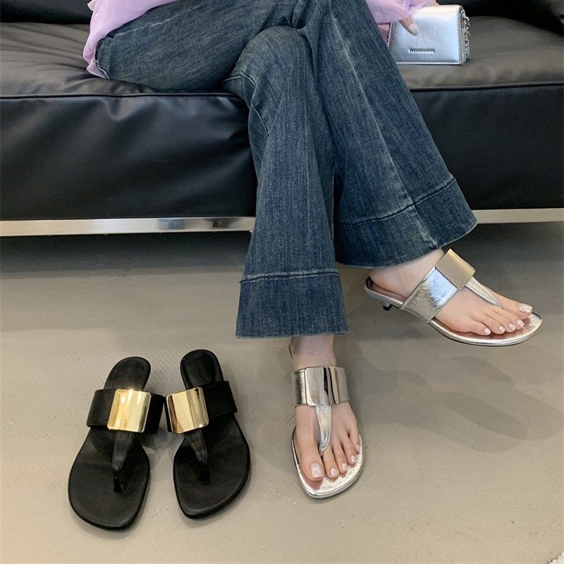 2025夏季新款金属扣细跟中跟夹脚拖鞋低跟外穿猫跟女凉拖人字拖,女鞋,人字拖,淘宝优惠券,粉丝福利购,淘宝优惠卷