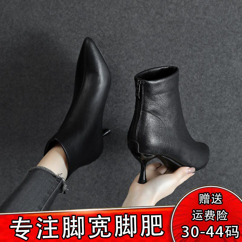 大码短靴4143女宽r脚肥高跟马丁靴百搭尖头加肥加宽时装黑色单