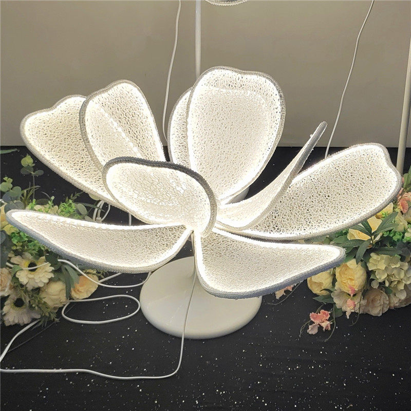 婚庆婚礼道具牡丹花发光路引灯t台蕾丝铁艺舞台场景装饰布艺花瓣