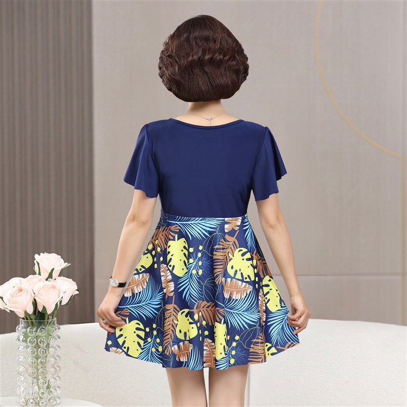 保守中老年泳衣女妈妈2025新款遮肚显瘦连体如厕式大码泡温泉泳装