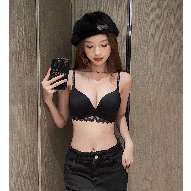 女士内衣小胸聚拢无痕无钢圈调整型收副乳防下垂字母肩带文胸套装