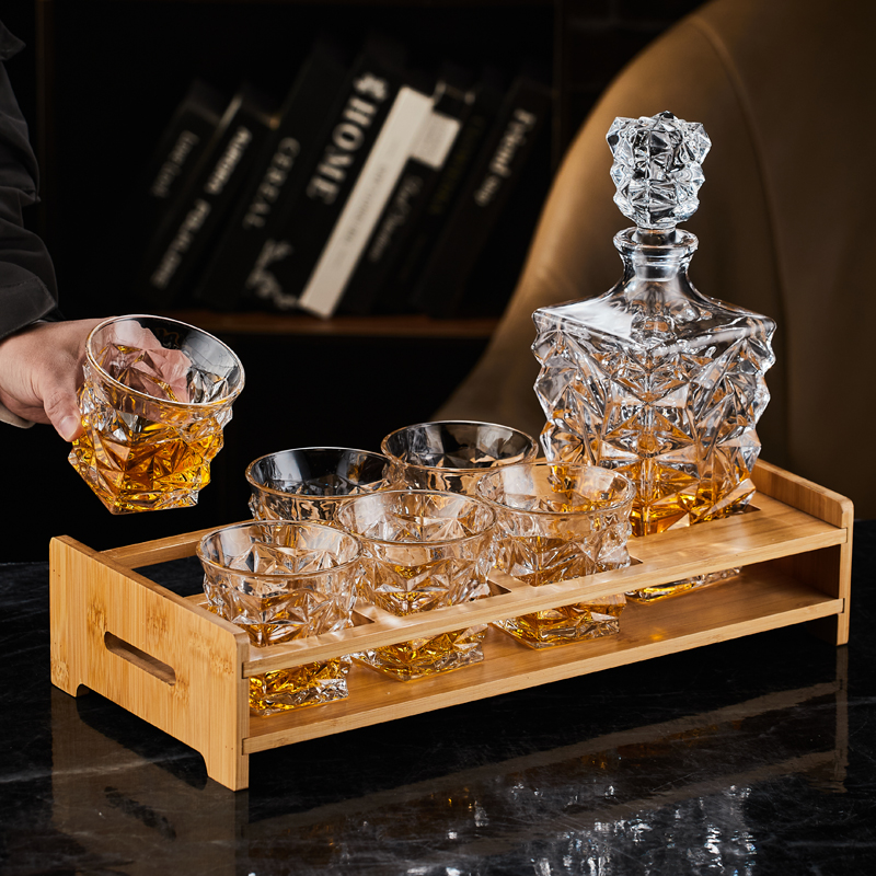 高级感威士忌酒杯酒瓶家用玻璃啤酒杯洋酒杯高档套装创意酒杯杯架