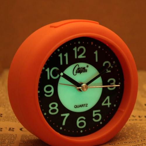 出口创意学生简约静音夜光闹钟卧室时尚床头现代个性圆形电池闹钟