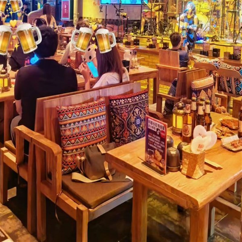 民谣酒吧民谣g集酒馆桌椅实木卡座沙发椅子老榆木酒吧侘寂风桌子