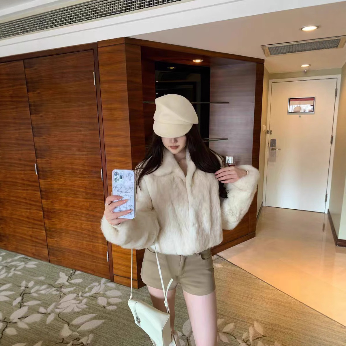 毛毛外套女冬短款2025新款真毛兔毛皮草外套女小个子皮毛一体上衣