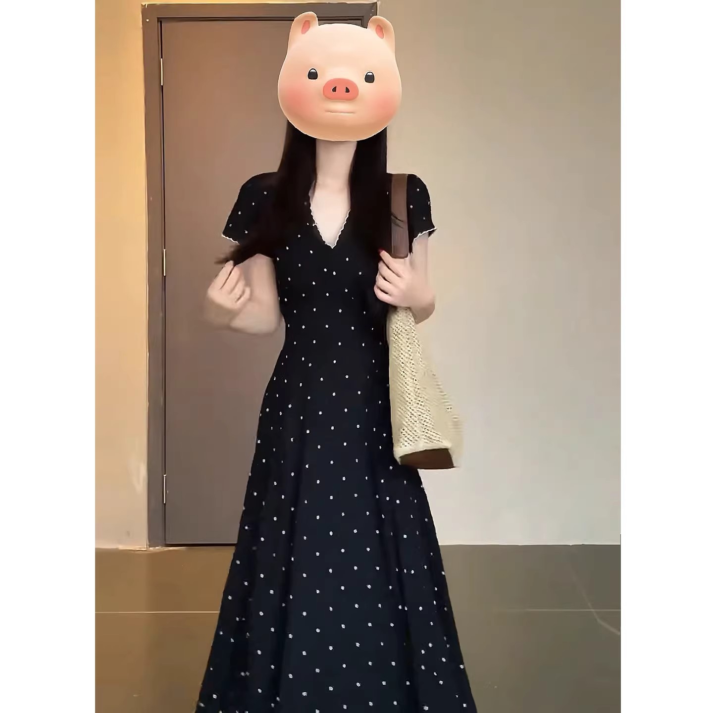 大码胖mm法式赫本风时尚黑色V领连衣裙女夏季收腰显瘦气质长裙子