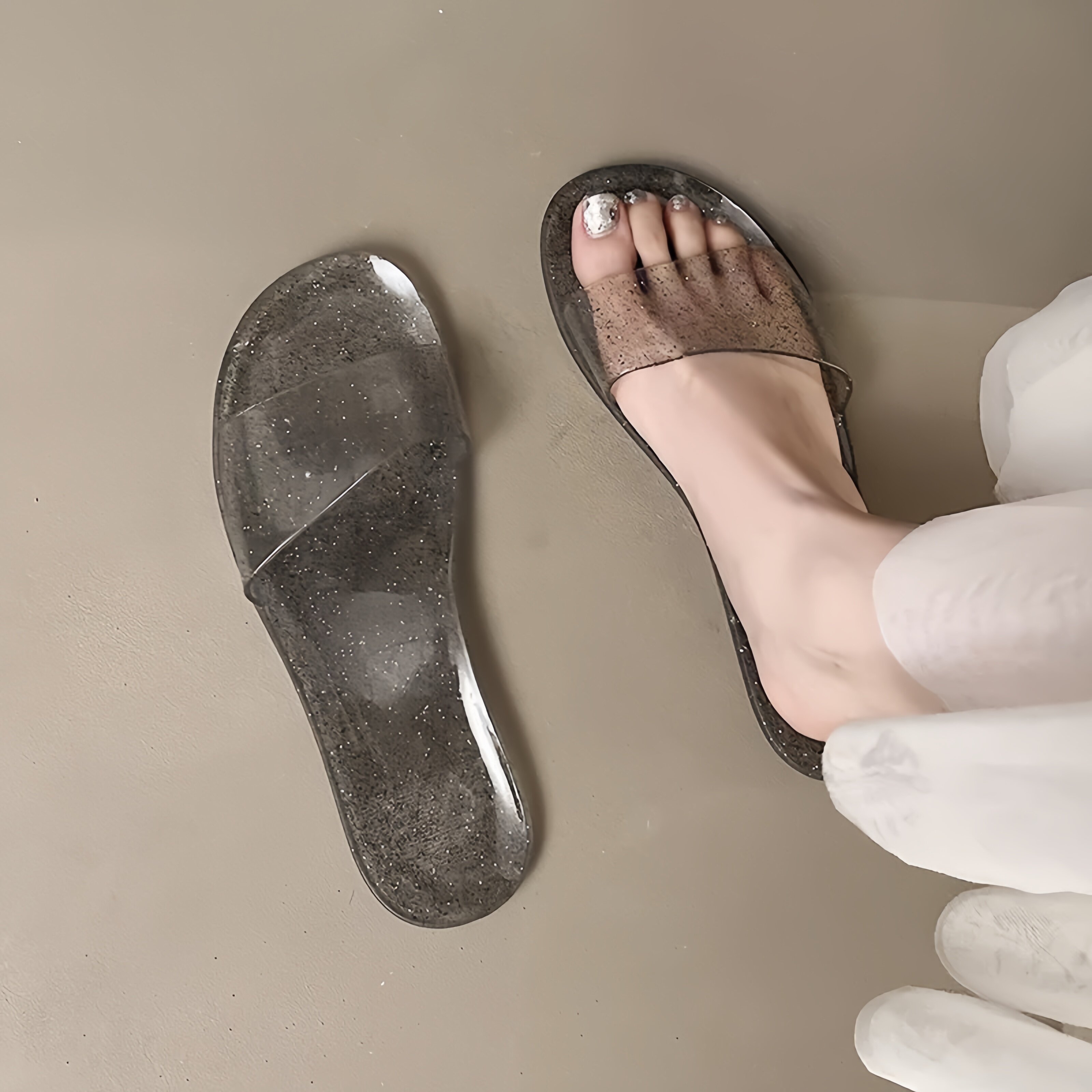 老式居家水晶拖鞋防臭透明果冻女夏平底时尚仙女凉拖室外浴室洗澡