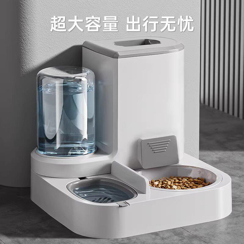 日本进口宠物自动喂食器猫咪饮水机狗狗喝水续水器流动不插电水壶