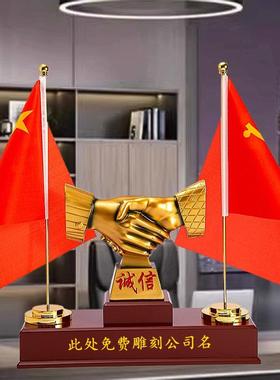中式办公室高档桌面摆件诚信握手店铺收银台前台装饰商务开业礼品