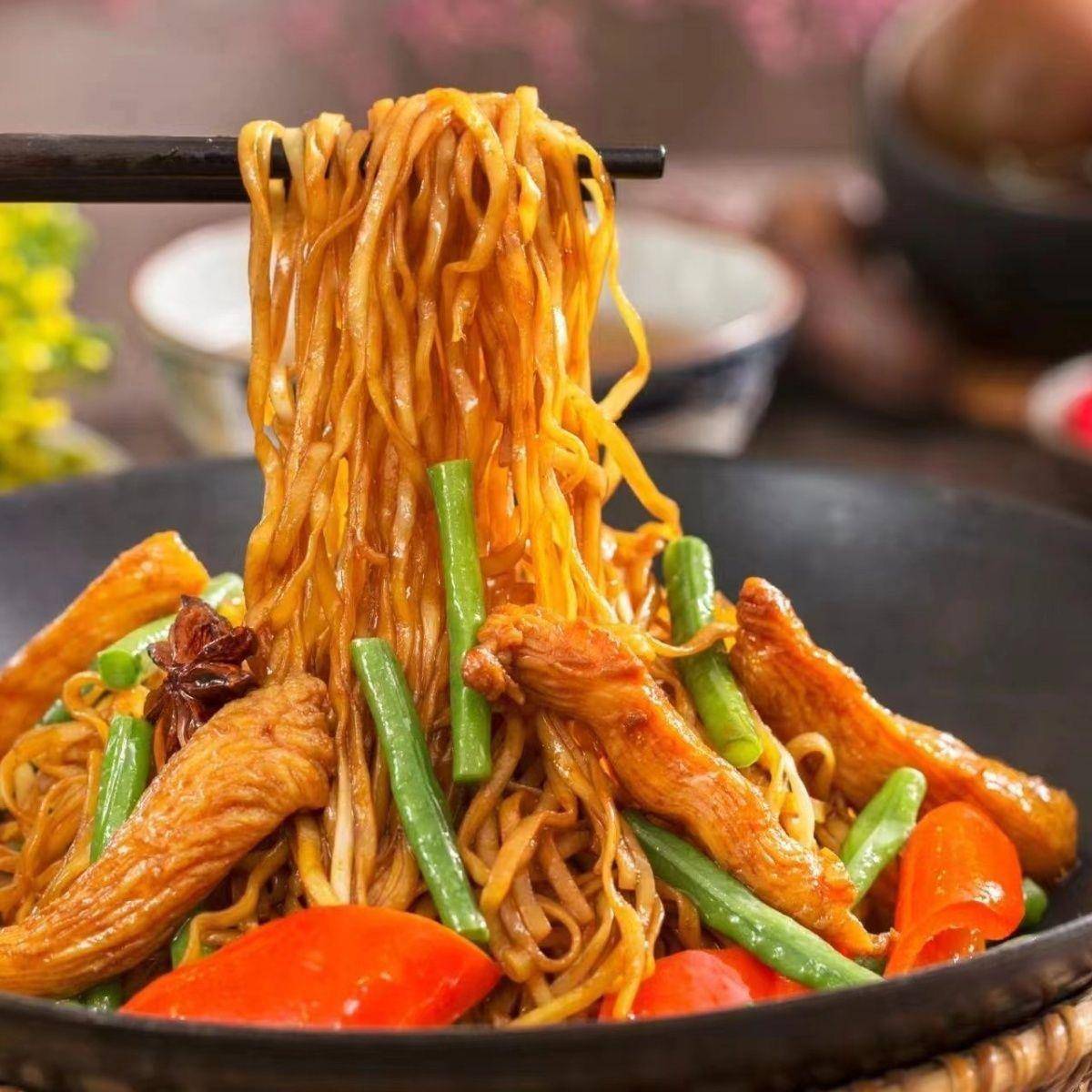 新品肉豆角焖面铁锅炒面冷冻半成品速食面河南特色蒸面条外卖商用