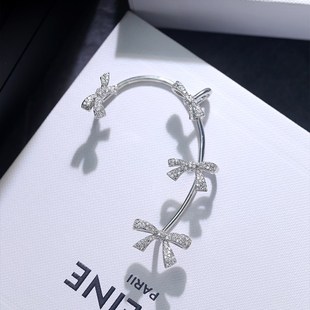 何家梦幻蝴蝶结耳挂女左耳无耳洞耳夹个性气质轻奢满钻高级感耳饰