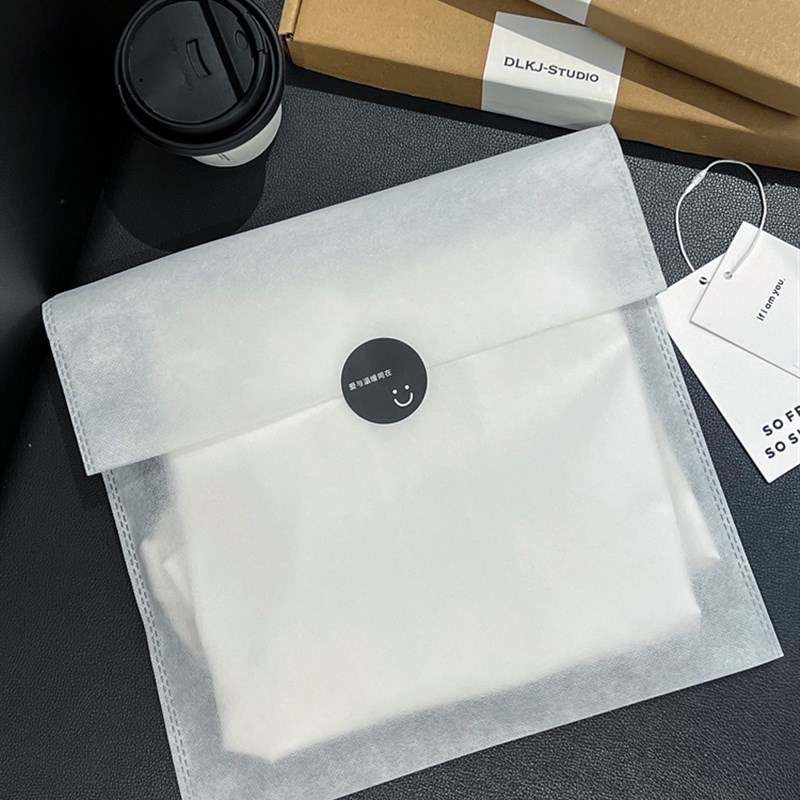 服装无纺布内包装无纺布袋定制设计ALOGO封口不干胶自粘衣服自封