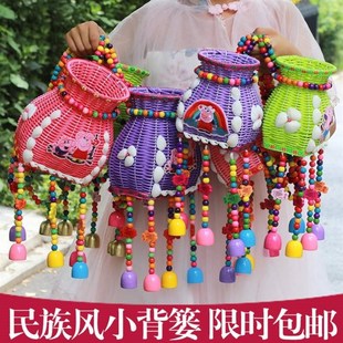 背篓儿童小背篓民族风竹编鱼篓工艺彩色风铃舞台演出玩具挂饰背篼