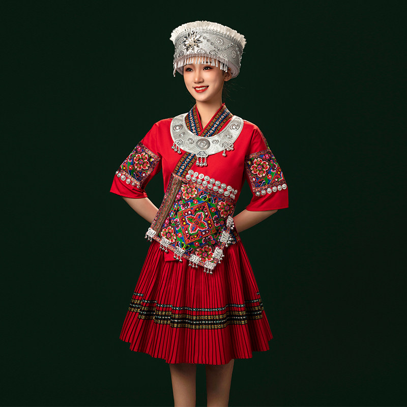 新款苗族服装女i侗族少数民族服饰成人夏季短款刺绣舞蹈演出旅拍