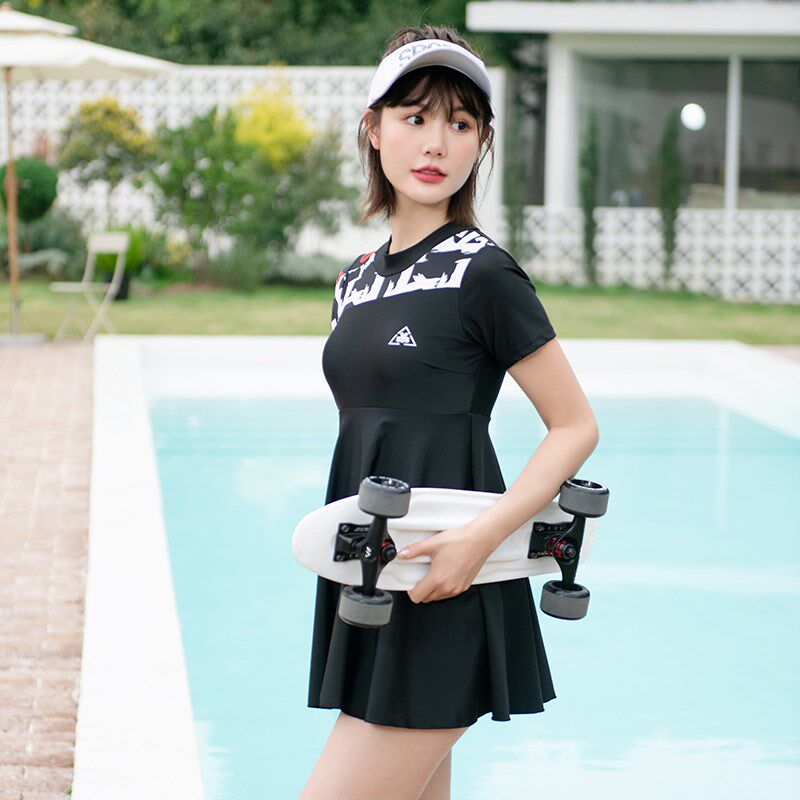 大码泳衣女200斤胖妹妹遮肚子连体裙式宽松显瘦泡温泉保守泳装