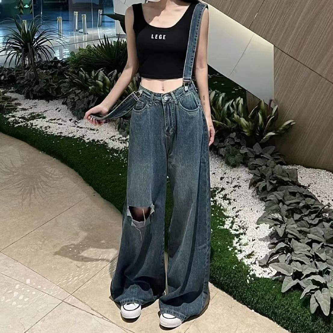 辣妹破洞牛仔背带裤女2025夏季新款韩版大码宽松显瘦百搭阔腿裤子