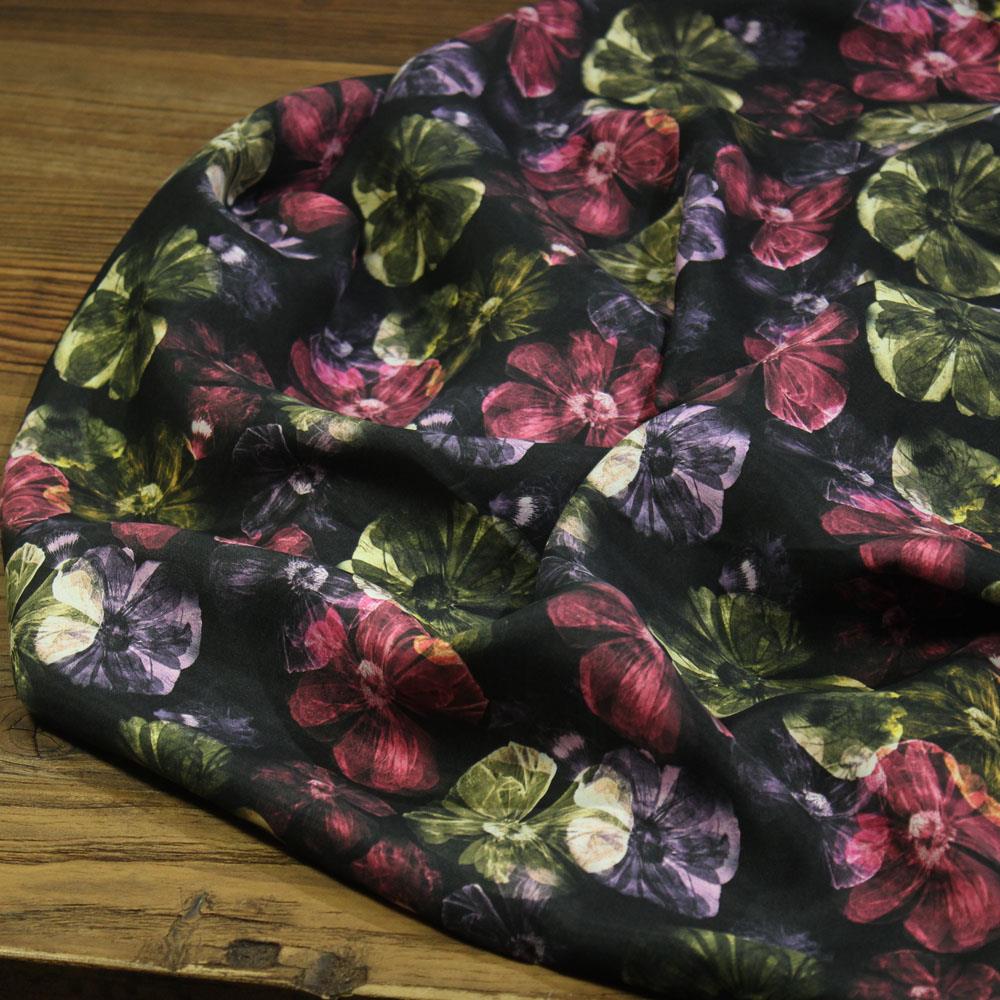 瓦娜家黑底花朵铜氨丝印花布料花草设计半身连衣裙袍子服装面料新