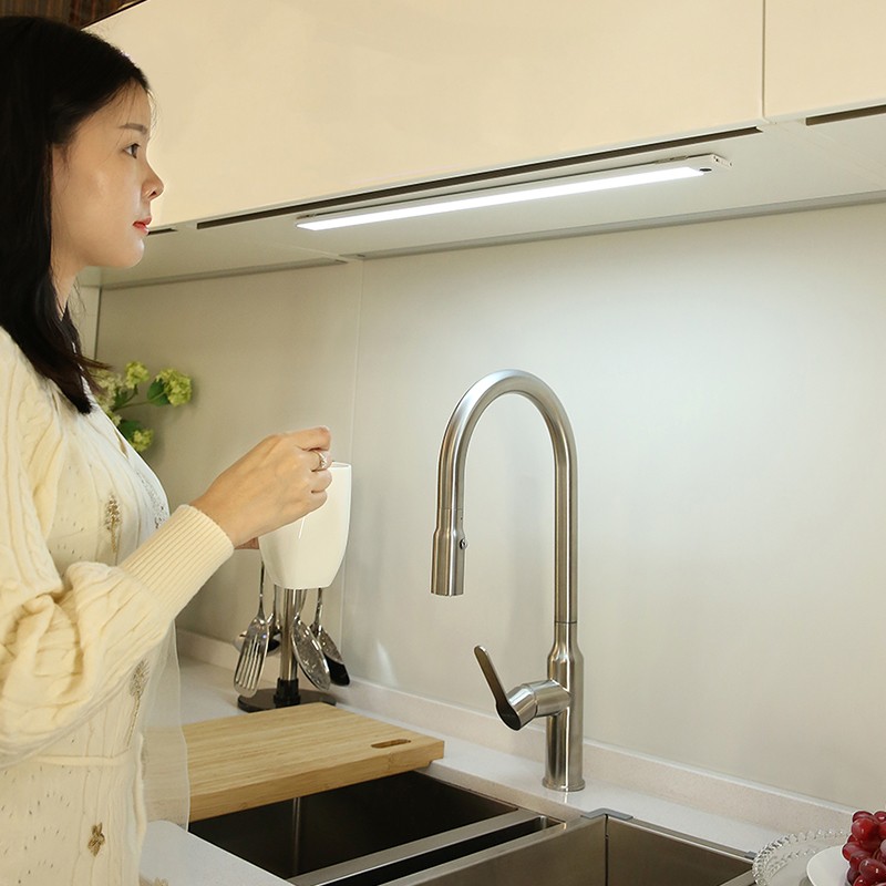 手扫感应灯充电式led无线免布线厨房usb触摸衣柜灯条磁吸橱柜灯带