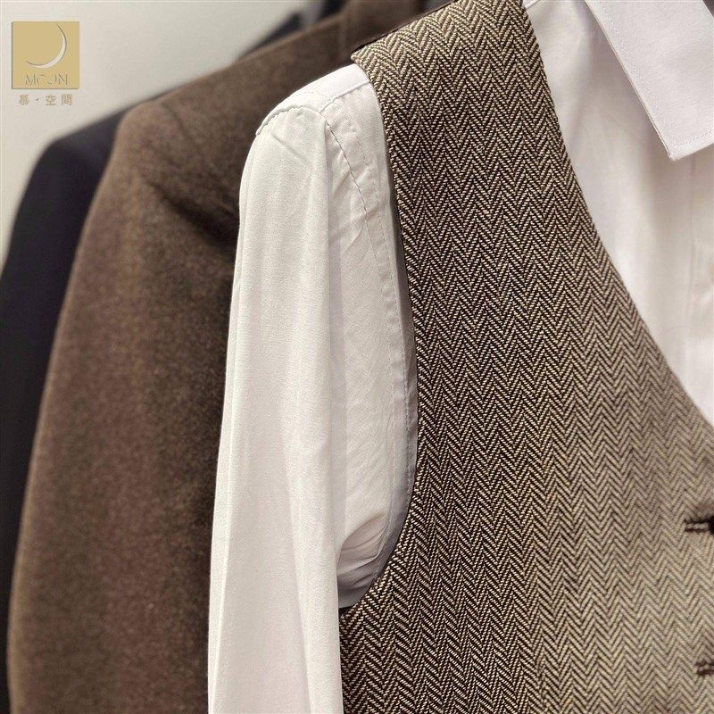 琴样板房衣帽间衣柜软装搭配风衣手表卡其男士套装组合.