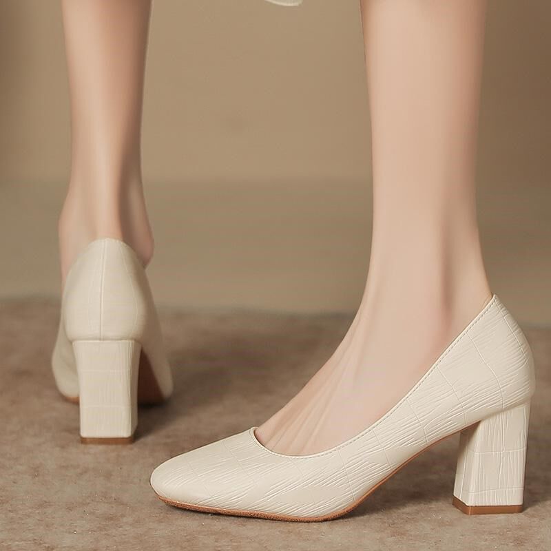 软皮高跟鞋女方头小码313233春妈妈粗跟单鞋大码41一43宽胖脚加肥