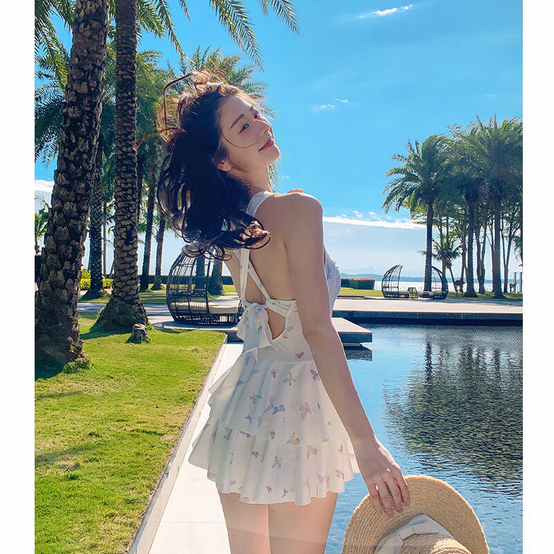2025b新款海边度假女士游泳衣遮肚子露背绝美女款泡温泉泳装高级