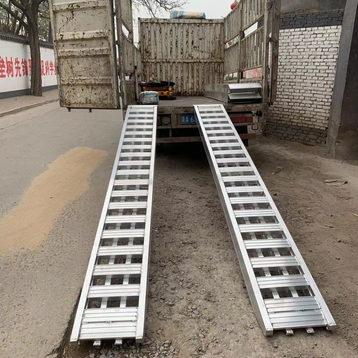 大象爬梯履带挖机高强度