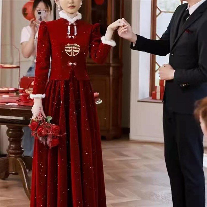 新中式旗袍加绒厚订婚礼裙婚礼2024新款秋冬红色敬酒服新娘套装