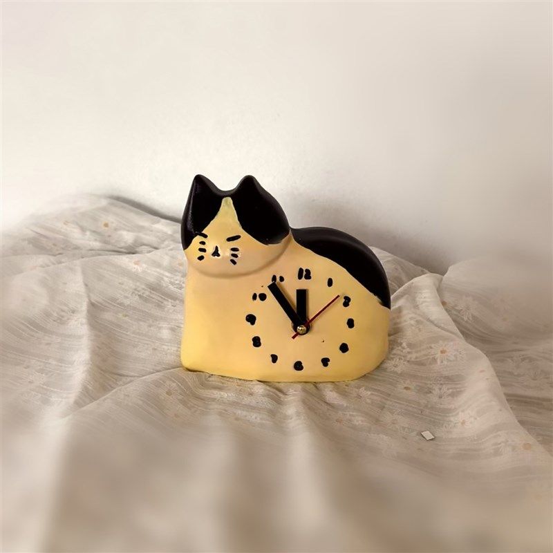 高级感可爱卡通奶牛猫咪座钟表静音奶油风时钟萌系摆件台钟表桌面