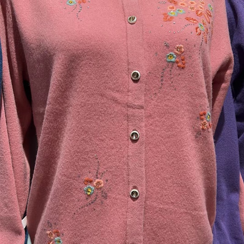 春秋装100纯羊毛开衫妈妈装绣花针织外套冬季羊毛衫中年老人毛衣