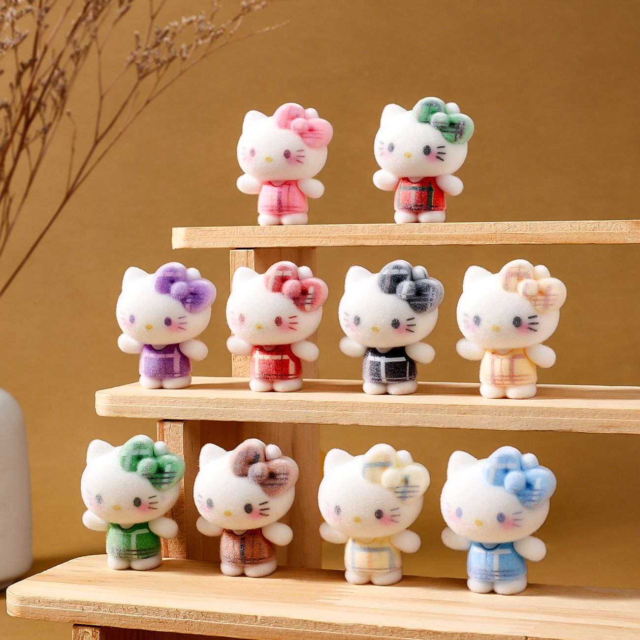 新款植绒格纹KT猫咪萌粒公仔