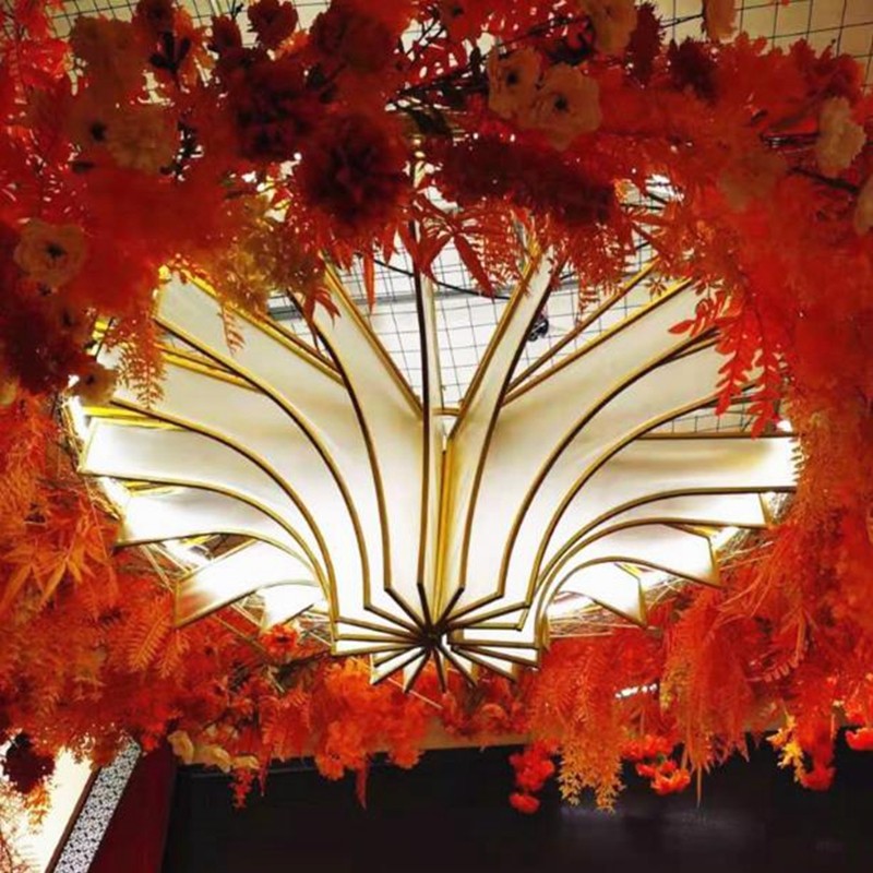 新款婚庆铁艺道具气宇轩昂吊顶婚礼布置酒店宴会厅婚礼堂吊顶灯箱