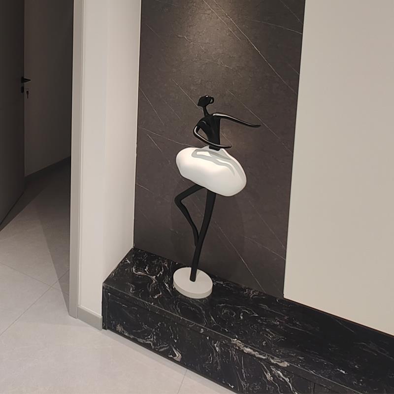 轻奢创意抽象人物客厅落地摆件艺术玄关柜大厅酒柜桌面家软装饰品