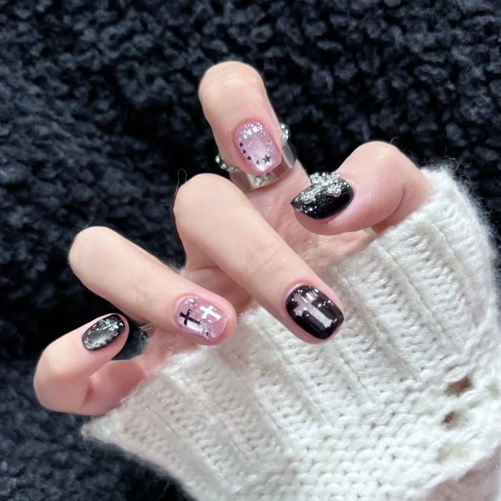 纯手工穿戴甲短款黑粉甜酷克罗心甲片指甲贴片高级感秋冬猫眼成品,彩妆/香水/美妆工具,穿戴甲/甲片,淘宝优惠券,粉丝福利购,淘宝优惠卷