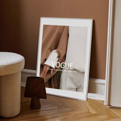 新品时尚杂志女装服装店挂