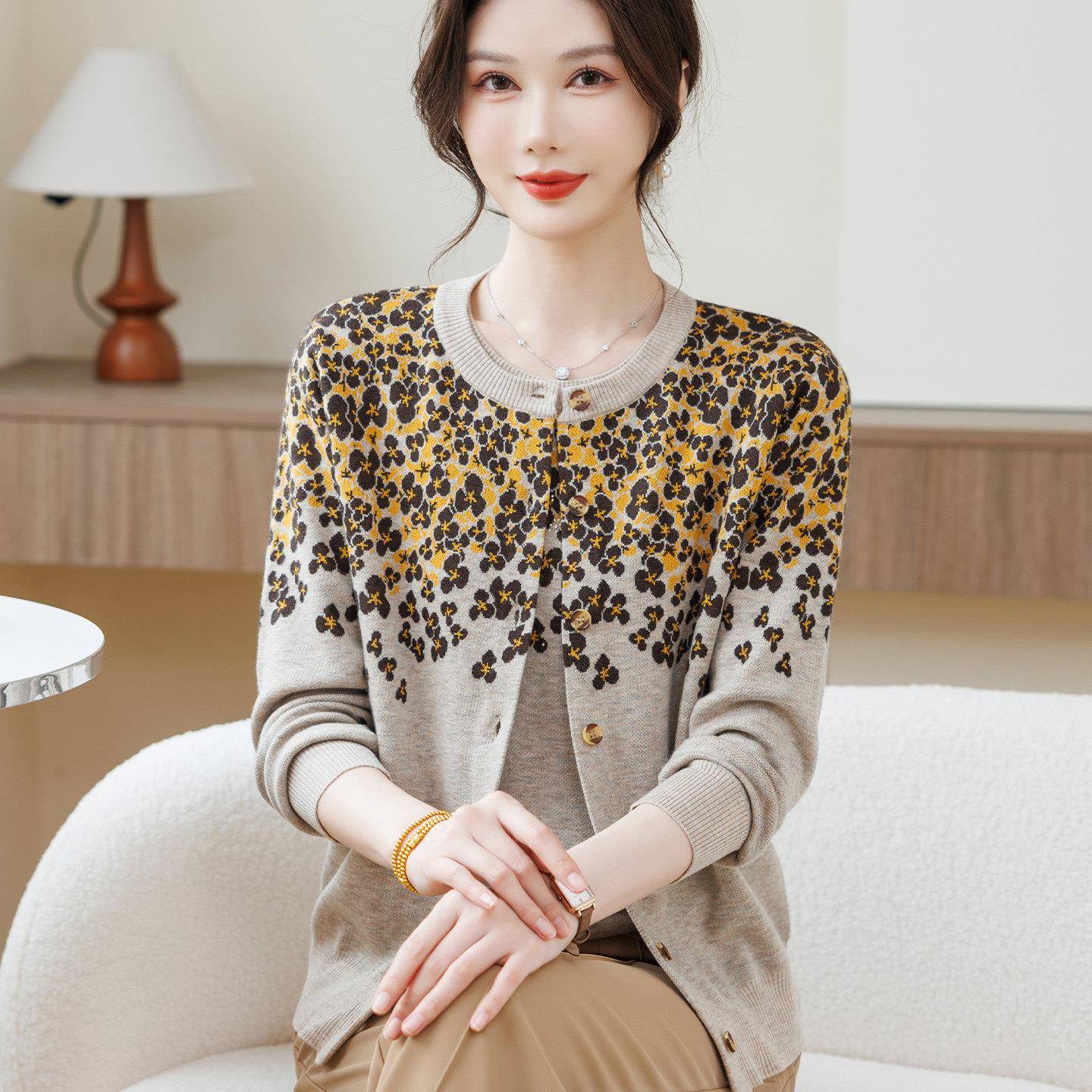 极速妈妈装针织开衫两件套2026新款中老年女春装洋气碎花短袖外套