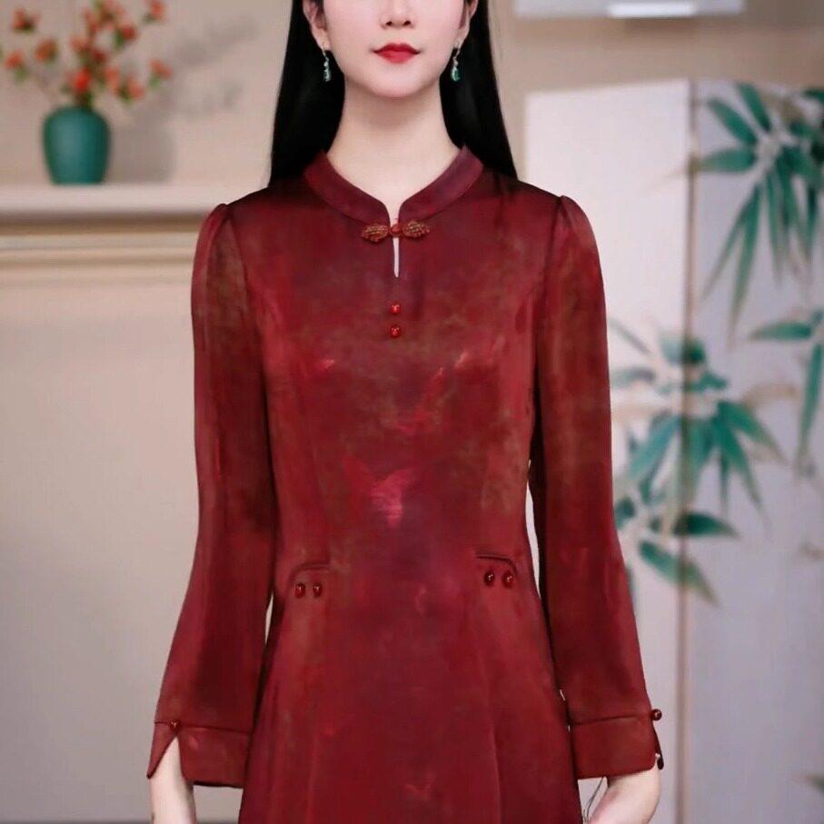 极速新中式红色连衣裙女2026年秋季新款中年妈妈装修身显瘦中长款