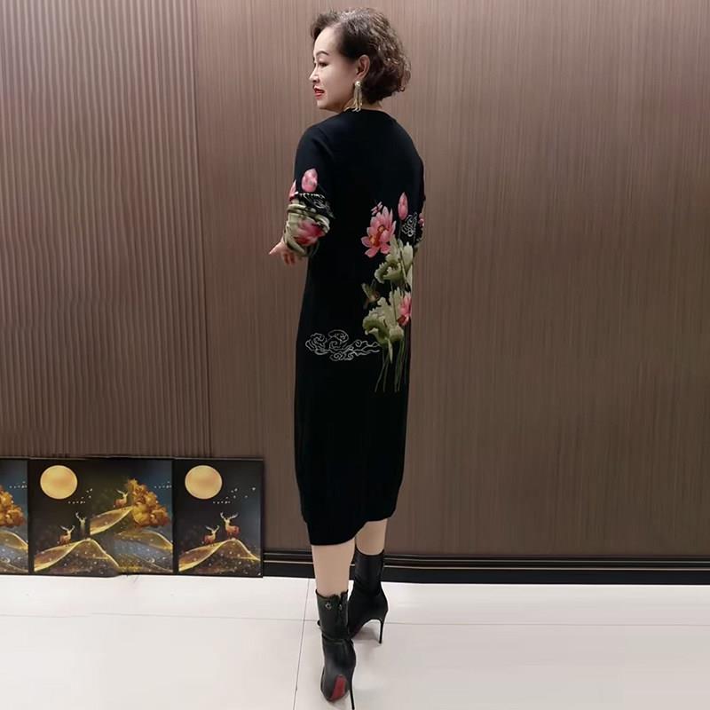 极速中年妈妈印花针织打底衫女秋冬圆领羊绒衫洋气大码宽松中长款