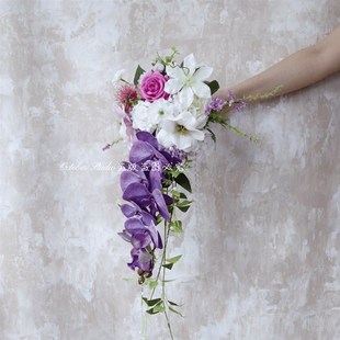 瀑布新娘紫色手捧花水滴手捧花订婚结婚拍照高级花束西式韩式婚礼