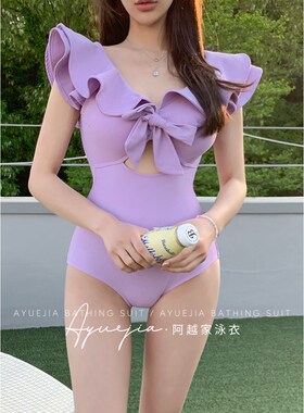 游泳衣女夏高级感2024新款连体纯欲风韩国Mins网红度假沙滩泳装